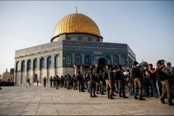  عشرات الصهاينة يقتحمون المسجد الأقصى في حراسة قوات الاحتلال