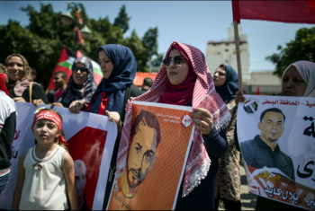  مسيرة في غزة تضامناً مع معتقل فلسطيني مضرب عن الطعام داخل السجون الإسرائيلية