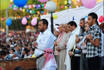  الانقلاب يضيق الخناق على المصلين بصلاة العيد