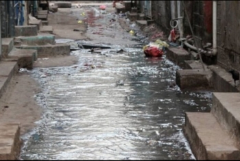  أهالي فاقوس يشكون من انتشار مياه الصرف الصحي في الشوارع