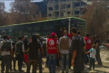  بعد حصار أربع سنوات.. الهلال الأحمر السوري ينقل من تبقى في
