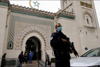  استمرارًا لحربها ضد الإسلام.. فرنسا تغلق 6 مساجد