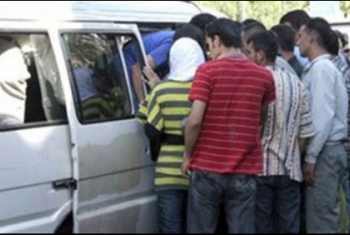  أهالي قرى كفر صقر يعانون من استغلال السائقين وارتفاع الأجرة