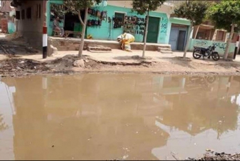  بالصور.. قرى كفر صقر تغرق بمياه الصرف الصحي