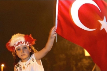  بالصور.. الشعب التركي لليوم الـ19 يوصل مظاهراته للحفاظ ع الديمقراطية