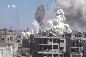  عشرات المصابين بغازات سامة بريف حماة وشرق دمشق