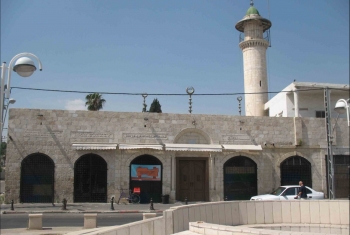  الشرطة الصهيونية تمنع تكبيرات العيد أثناء الصلاة