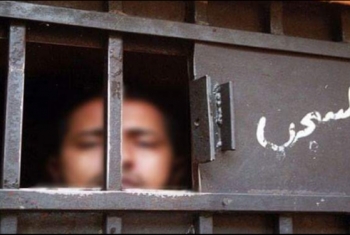  أحد المعتقلين في سجن “العقرب”  يروي المعاناة اليومية داخل أسوار السجن