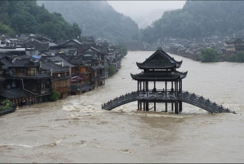  مقتل٩٣ فردا حصيلة الامطار  الغزيرة فى الصين