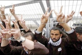  الأسرى الفلسطينون يضربون عن الطعام احتجاجا على تقليص الزيارات