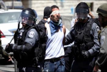  قوات الاحتلال تعتقل 3 فلسطينيين بينهم مصاب