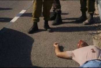  استشهاد شاب فلسطيني وإصابة صحفي برصاص مغتصب صهيوني في نابلس