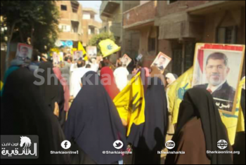  بالصور.. مسيرة داخل قرية الرئيس مرسي رفضًا للطوارئ وأحكام الإعدام