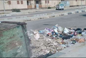  أهالي الحي الـ16 بالعاشر من رمضان يشكون تراكم القمامة