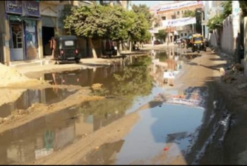  قرية العباسة تغرق في مياه الصرف الصحي