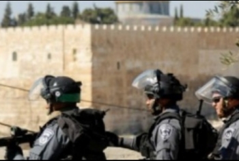  الاحتلال الصهيوني يعتقل فلسطينيين بالخليل ويصادر مركبة خاصة
