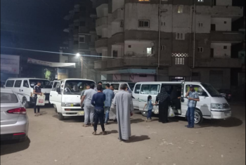  أزمة مرورية بشارع مستشفى كفر صقر بسبب موقف سيارات