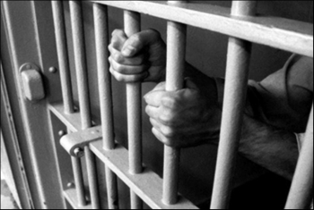  حبس 3 ضباط بقسم الهرم لاتهامهم بتعذيب متهم حتى الموت