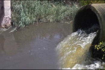  تسرب الصرف الصحي لمياه الري يثير رعب أهالي بنايوس بالزقازيق