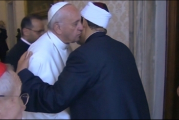  رواد تويترعن زياردة شيخ العسكر لبابا الفاتيكان: حرب على الإسلام