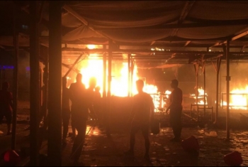  حريق هائل بسوق الخضار بصدناوي بالعاشر من رمضان