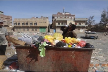  رمي مخلفات حيوانات وقمامة بين مساكن عزبة حنا في كفر صقر