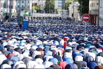  الملايين يؤدون صلاة العيد في دول‎ حول العالم