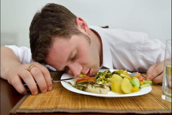  هذا ما يحدث لجسمك عند تناول الطعام قبل النوم مباشرة