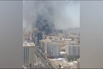  شاهد.. حريق هائل بأحد فنادق مكة