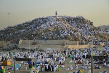  بالصور.. مليونا حاج يصعدون إلى جبل عرفات