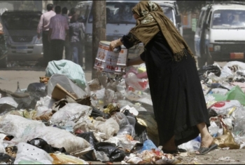  أبوحماد.. شكوى من انتشار القمامة داخل الموقف الجديد
