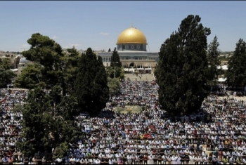  الحكومة الفلسطينية: منع الصلاة في 