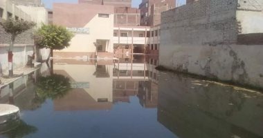  مياه المجاري تغمر مدرسة عمرو بن العاص ببلبيس