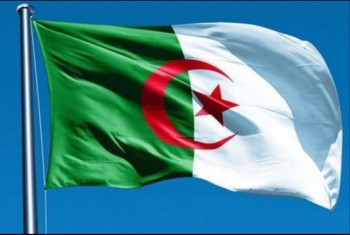  صحيفة فرنسية: الإمارات تسعى لإيقاف حراك الجزائر والبحث عن سيسي جديد