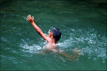  غرق طفلين توأم سقطا في بحر مويس بالزقازيق