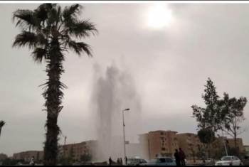  انفجار ماسورة مياه يثير غضب أهالي العاشر من رمضان