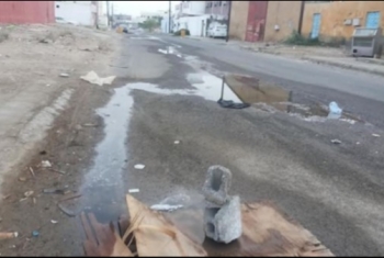 شوارع قرية كفر أباظة تغرق في مياه الصرف الصحي.. و