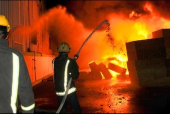  نخلة تتسبب في حريق مصنع بلاستيك بالعاشر من رمضان