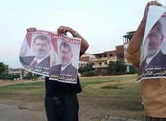  صور الرئيس مرسى تزين مظاهرة العاشر من رمضان لاسقاط الانقلاب