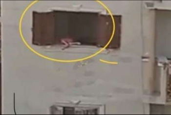  مصرع طفلة سقطت من الطابق الثاني في الحسينية