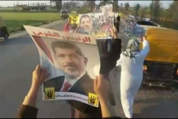  بالصور..سلاسل بشرية ومسيرة حاشدة لثوار الحسينية تطالب بالإفراج عن المعتقلين
