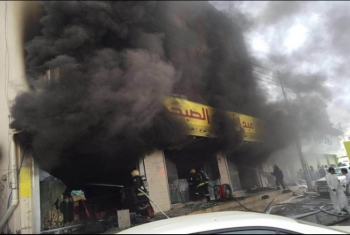  النيران تلتهم محل أحذية بالعاشر من رمضان