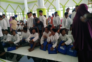  أفراد قبيلة يعتنقون إسلامهم بشكل جماعي في إندونيسيا