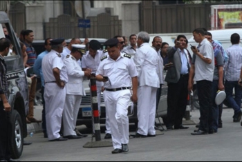  أمن الانقلاب يغلق شارع عبد الخالق ثروت أمام نقابة الصحفيين