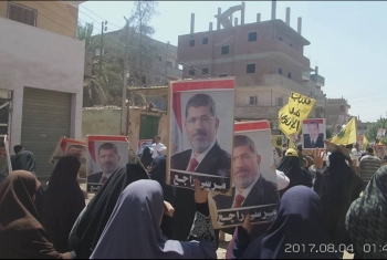  بالصور.. قرية الرئيس مرسي تطالب بإطلاق الحريات والإفراج عن المعتقلين