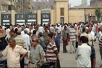  تظاهر 1400 عامل بمصنع نسيج بعد منعهم من الدخول بالعاشر من رمضان