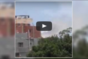  بالفيديو .. حريق بسطح أحد المنازل بالحسينية