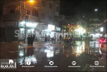  بالصور.. أهالى بلبيس يستقبلون عيد الأضحى بغرق شوارعهم بالصرف الصحى