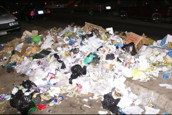  أهالي شارع الغلال بفاقوس يشكون تراكم القمامة والمخلفات