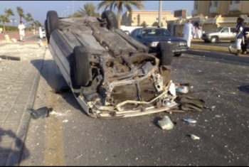  إصابة عامل وطفلة معاقة في حادث انقلاب سيارة بالعاشر من رمضان